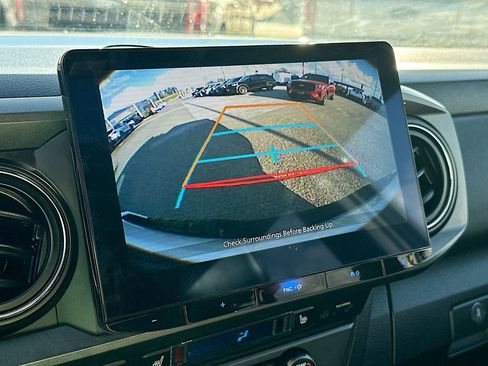 Used 2019 Toyota Tacoma TRD Off-Road w/ TRD Premium Off Road Package image 23