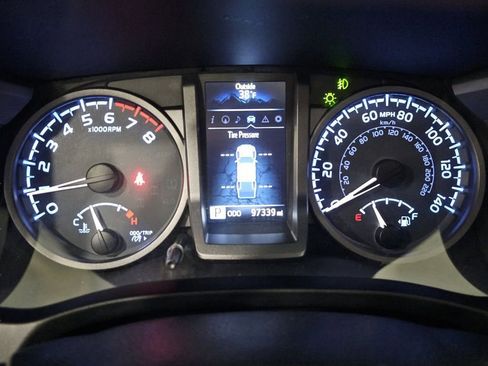 Used 2017 Toyota Tacoma TRD Sport image 30