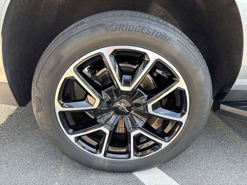 Used 2022 Chevrolet Suburban RST w/ Luxury Package image 9