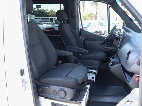 Used 2019 Mercedes-Benz Sprinter 2500 image 39
