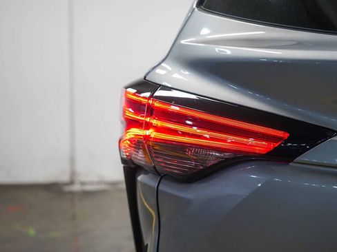 Used 2025 Toyota Sienna XSE w/ XSE Premium Package image 11