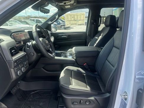 New 2026 Chevrolet Suburban High Country AWD/4WD image 2