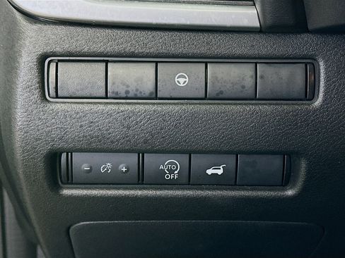 Used 2025 Nissan Rogue SV image 17