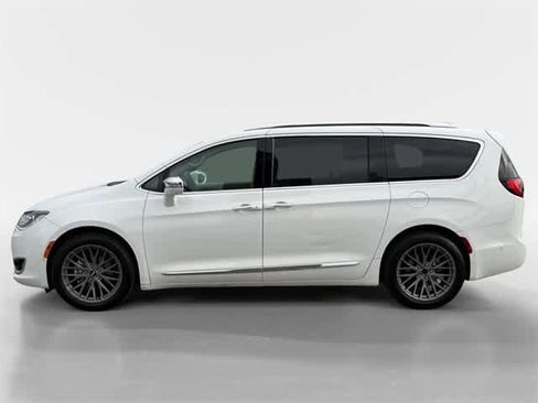 Used 2017 Chrysler Pacifica Limited w/ UConnect Theater Package image 11