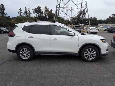 Used 2019 Nissan Rogue SV FWD image 3
