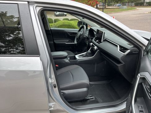 Used 2023 Toyota RAV4 LE FWD image 32