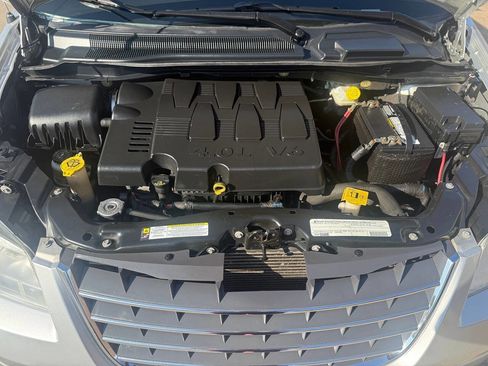 Used 2010 Chrysler Town & Country Touring Plus image 39