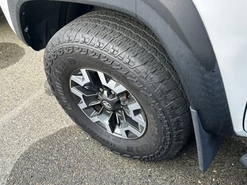 Used 2022 Toyota Tacoma TRD Off-Road image 20