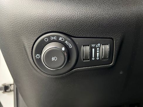 Used 2025 Jeep Compass Trailhawk AWD/4WD image 37