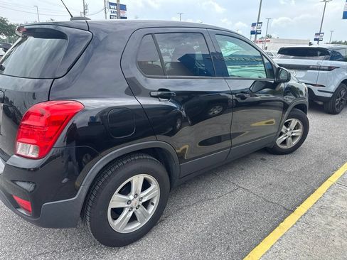 Used 2020 Chevrolet Trax LS w/ Tint and Cruise Package FWD image 4