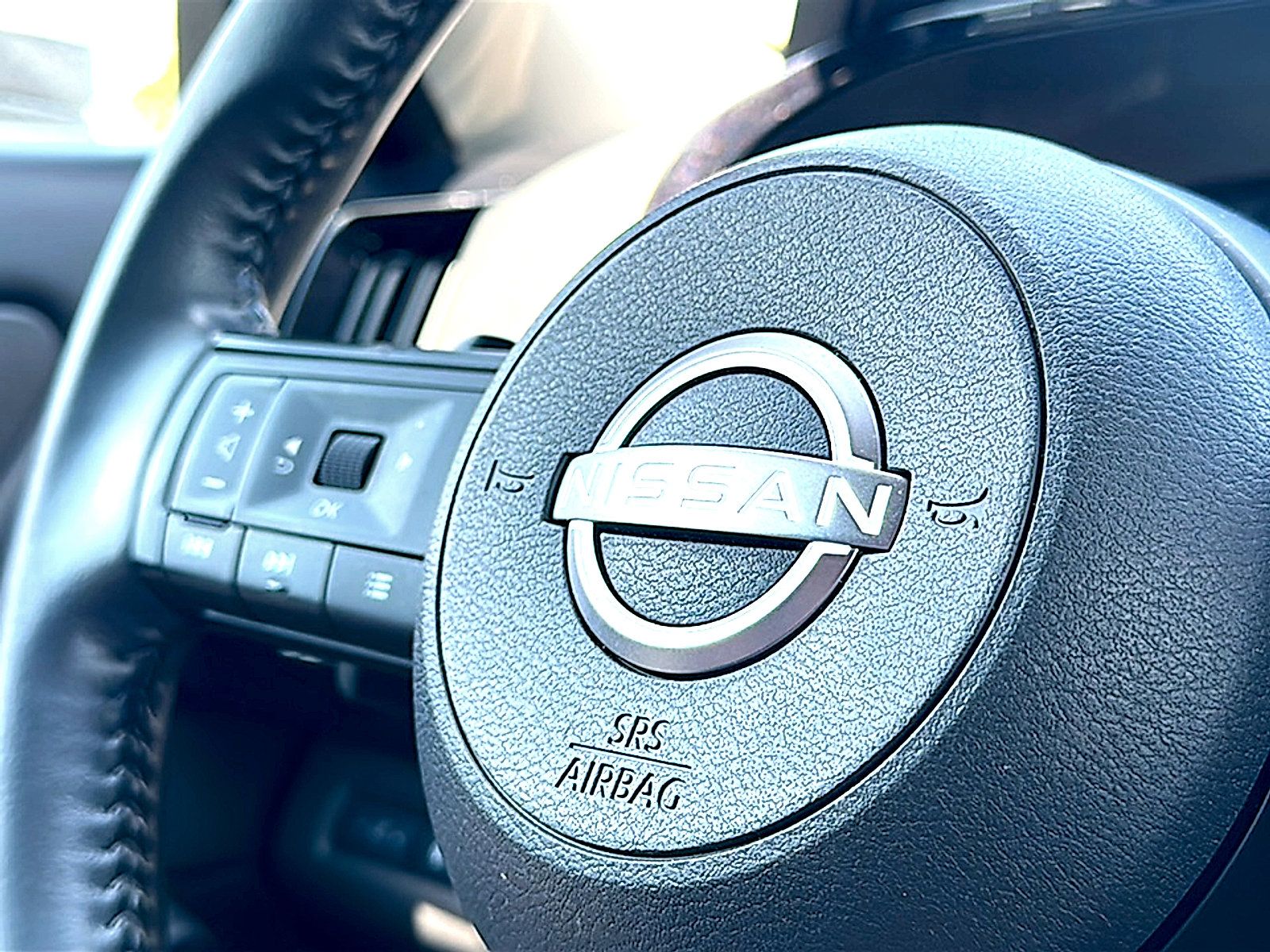 Used 2024 Nissan Pathfinder SV FWD image 32