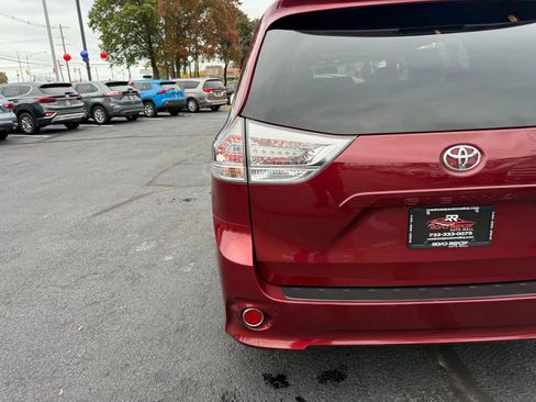 Used 2015 Toyota Sienna SE Premium image 63