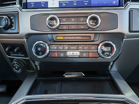 Used 2022 Ford F350 Platinum image 17