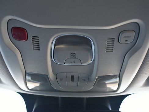 Used 2017 Jeep Renegade Limited image 29