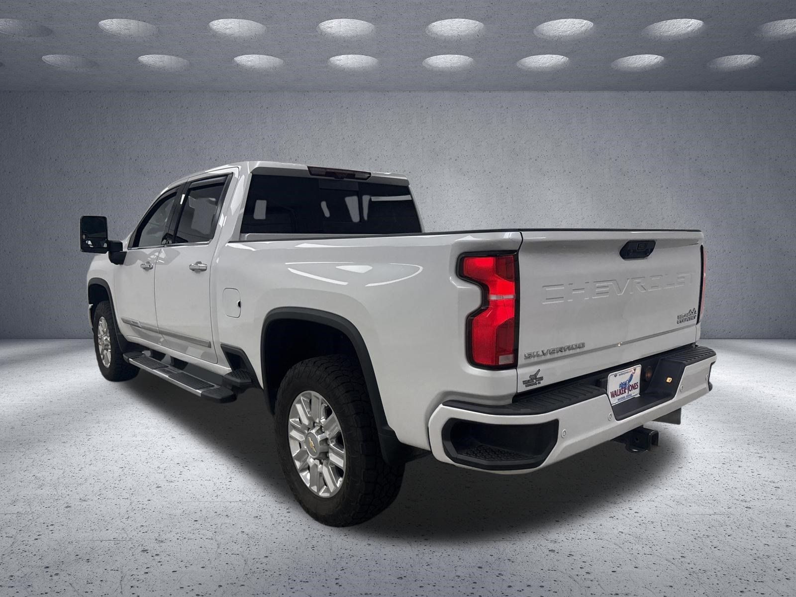 Used 2025 Chevrolet Silverado 2500 High Country w/ Technology Package AWD/4WD image 3