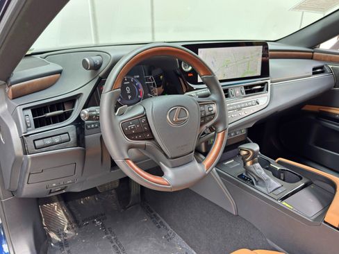 Used 2025 Lexus ES 350 Ultra Luxury w/ Accessory Package (Z1) FWD image 14