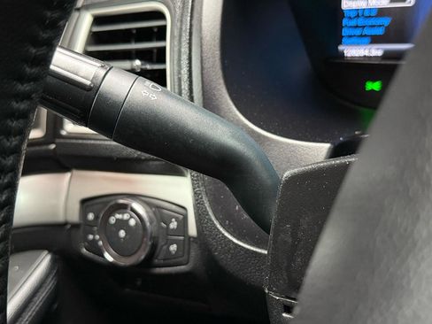 Used 2017 Ford Explorer XLT w/ Equipment Group 201A FWD image 16