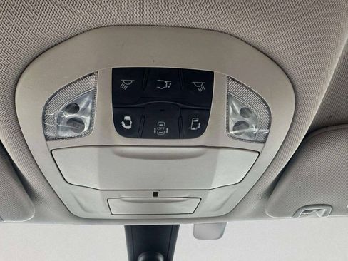 Used 2019 Chrysler Pacifica Touring-L FWD image 33