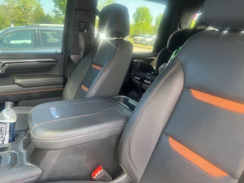 Used 2025 GMC Sierra 2500 AT4 w/ AT4 Premium Plus Package image 9