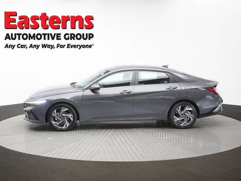 Used 2025 Hyundai Elantra SEL FWD image 61