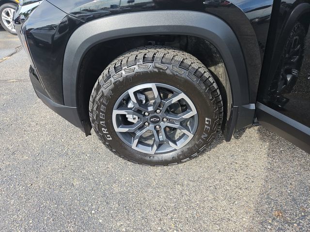 Used 2025 Chevrolet Equinox ACTIV w/ Safety and Technology Package FWD image 27