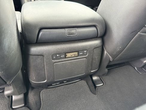 Used 2024 Nissan Armada SL w/ Captain's Chairs Package image 29