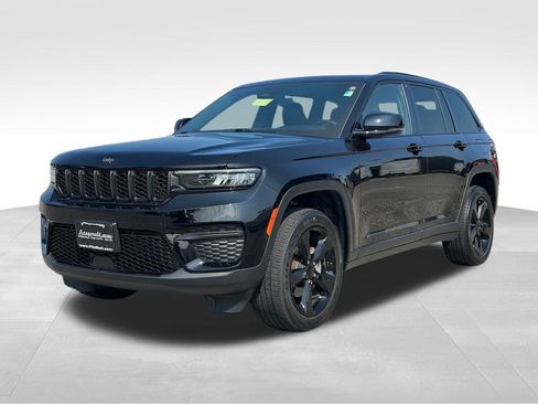 Used 2022 Jeep Grand Cherokee Altitude image 2