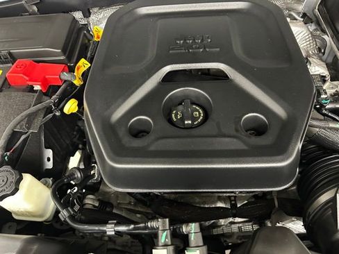 Used 2025 Jeep Wrangler Unlimited Sahara image 10