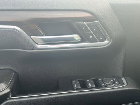 Used 2023 GMC Sierra 1500 SLT image 16