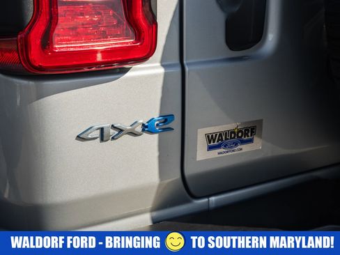 Used 2022 Jeep Wrangler Unlimited Sahara w/ Cold Weather Group image 8