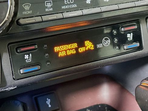 Used 2020 Toyota RAV4 Limited image 21