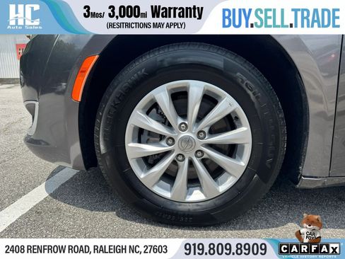 Used 2019 Chrysler Pacifica Touring-L FWD image 10