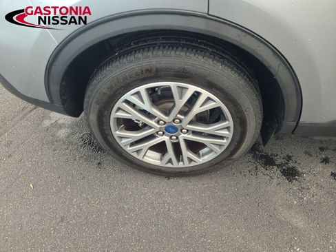 Used 2022 Ford Escape SEL image 14