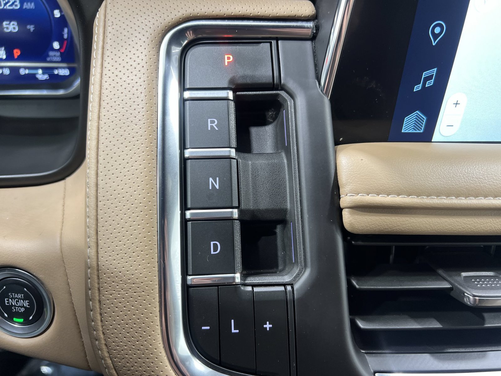 Used 2024 Chevrolet Suburban Premier AWD/4WD image 20