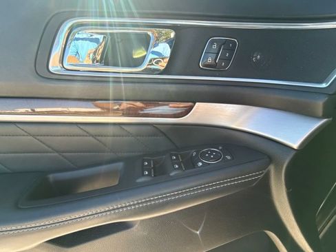 Used 2017 Ford Explorer Platinum AWD/4WD image 16