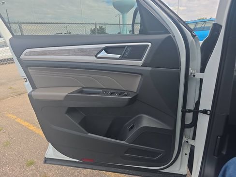 Used 2023 Volkswagen Atlas Cross Sport SE AWD/4WD image 22