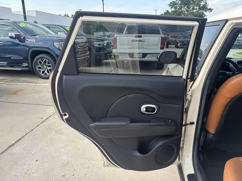 Used 2015 Kia Soul ! w/ Sun & Sound Package FWD image 23