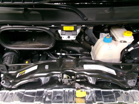 Used 2025 RAM ProMaster 2500 w/ U-Haul Equipment Group FWD image 42