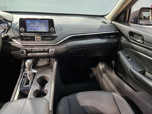 Used 2024 Nissan Altima 2.5 S FWD image 11