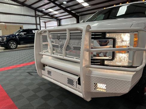 Used 2017 Ford F350 Lariat w/ FX4 Off-Road Package image 23