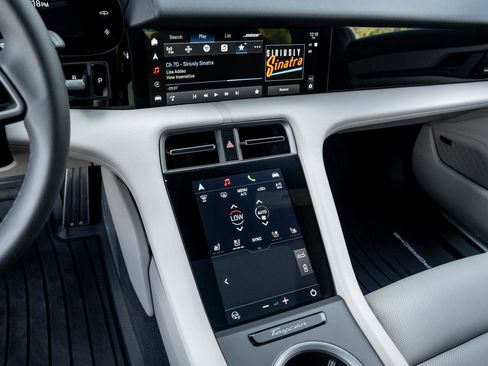 Used 2025 Porsche Taycan RWD image 12