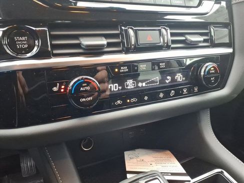 New 2025 Nissan Pathfinder SV image 12