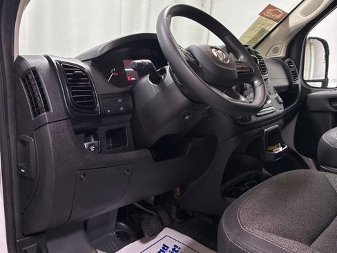 Used 2025 RAM ProMaster 2500 w/ Safety Group FWD image 12