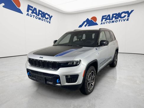 Used 2023 Jeep Grand Cherokee Trailhawk w/ Luxury Tech Group III AWD/4WD image 2