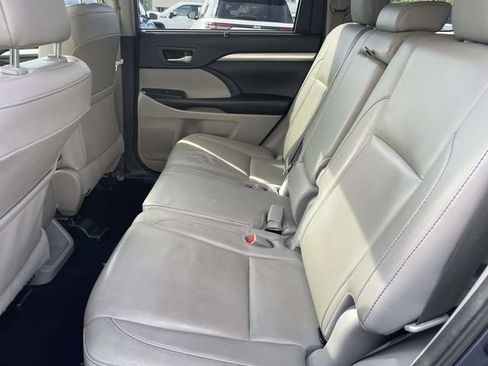 Used 2018 Toyota Highlander XLE AWD/4WD image 12