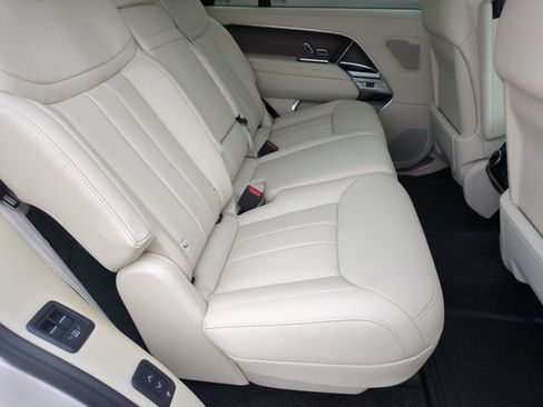 New 2026 Land Rover Range Rover Long Wheelbase SE AWD/4WD image 17