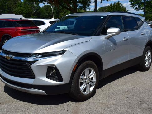Used 2021 Chevrolet Blazer LT FWD image 2
