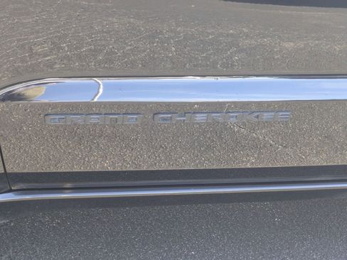 Used 2019 Jeep Grand Cherokee Altitude image 32