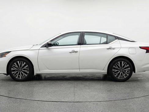 Used 2025 Nissan Altima 2.5 SV image 5