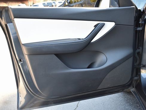 Used 2021 Tesla Model Y Long Range image 22